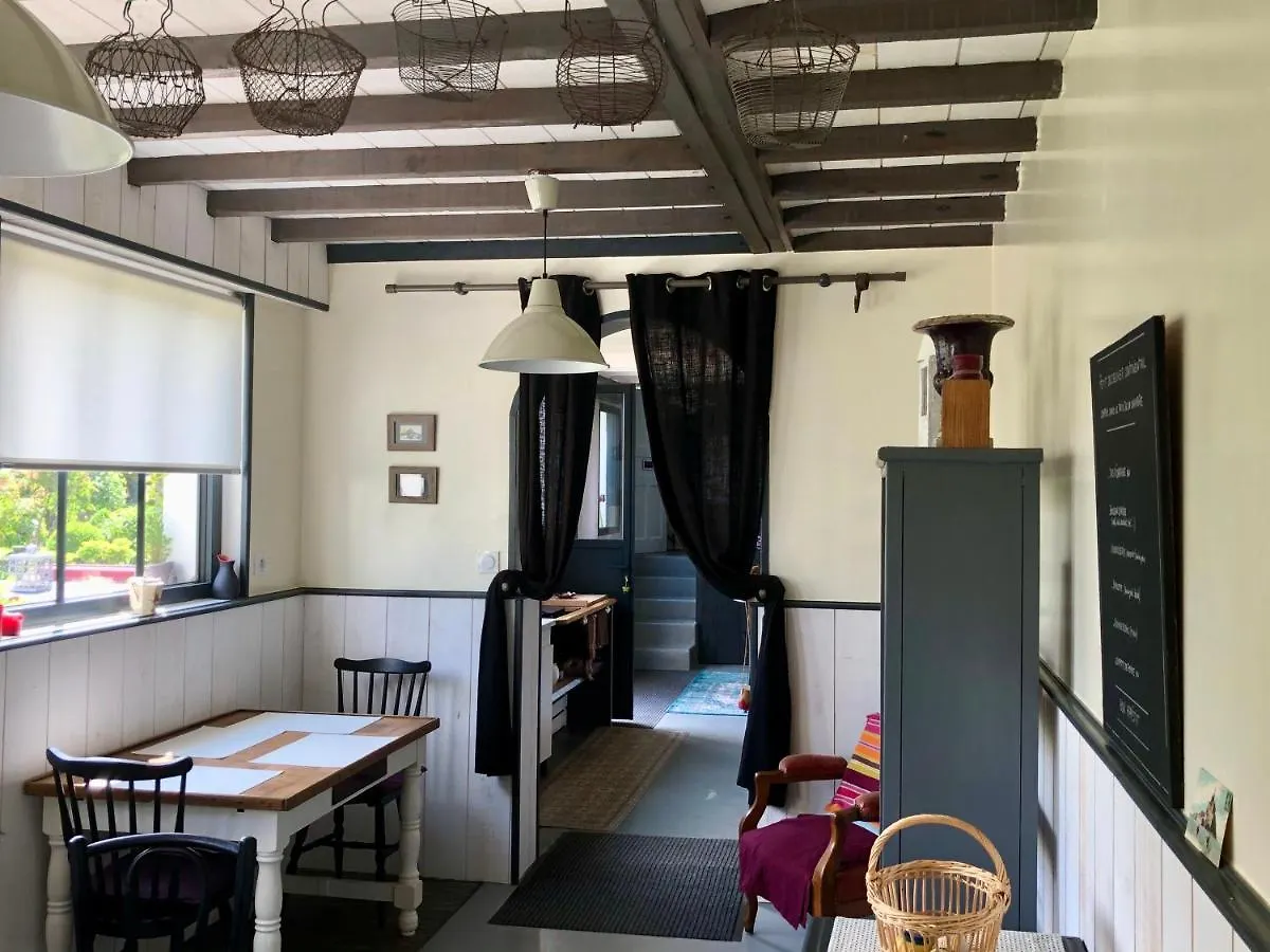 Le Grenier Du Jardin Bed & Breakfast Pontorson France