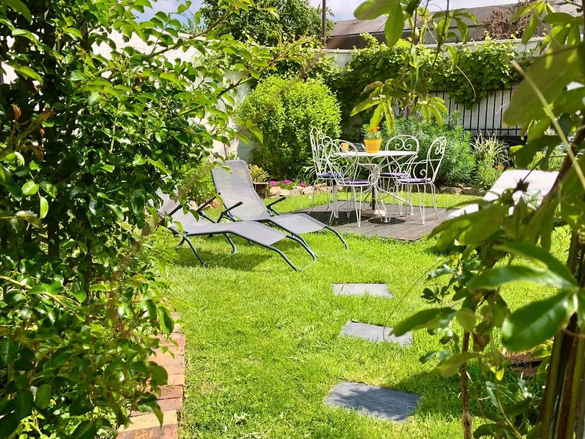 Le Grenier Du Jardin Bed & Breakfast Pontorson